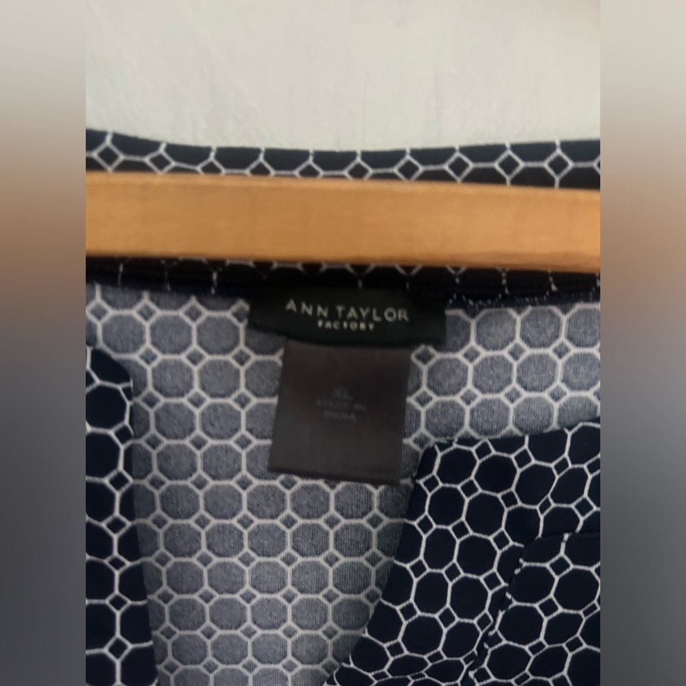 Ann Taylor Factory size XL office top. Blue and white design. Good for summer - Picture 7 of 7